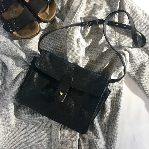 Madewell Handbags - Madewell Sketchbook Crossbody. Black. NWOT